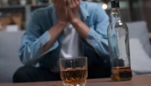 Recovering alcoholic breaks down the five differences between a normal drinker and an addict