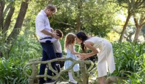 Royal fans spot awkward ‘Photoshop error’ in Meghan and Harry’s Christmas card