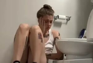 Weed smoker of 10 years shows horrific first days of quitting