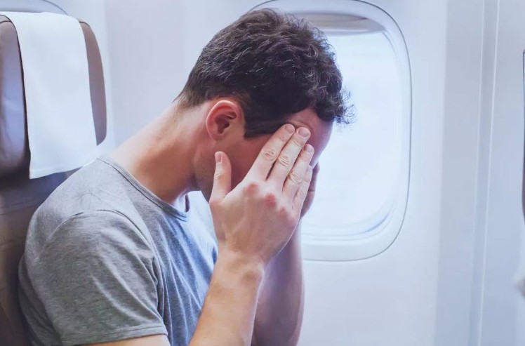 Man Gets Sweet Revenge On Bratty Kid That Kicked His Airplane Seat