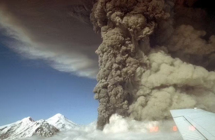 Eruption warning updated for massive volcano as 300,000 Americans prepare for disaster