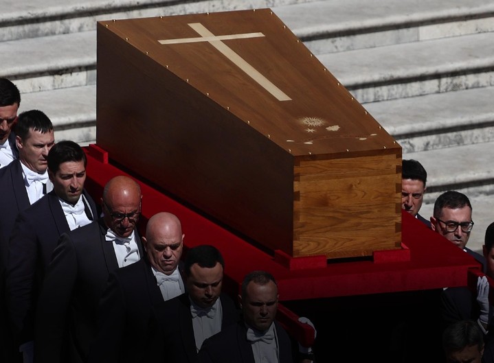The touching note Pope Francis will be buried with inside his coffin