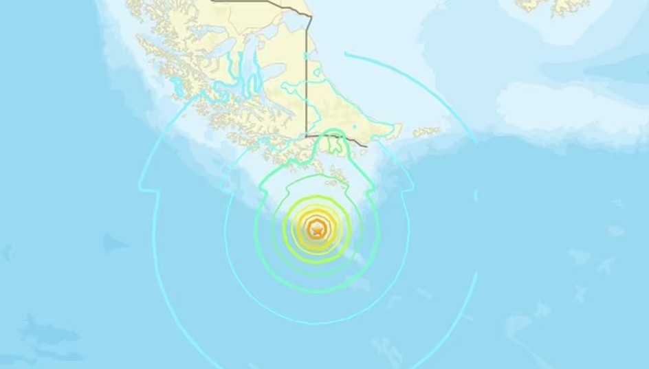 Chile braces for Antarctic tsunami with coastal evacuation underway after huge 7.5-magnitude earthquake