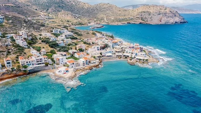 Urgent tsunami alert as 6.1-magnitude earthquake hits popular holiday destination