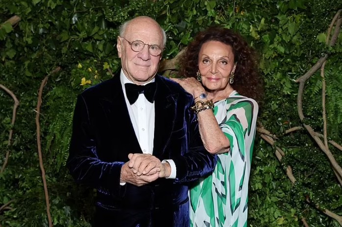 Famous billionaire comes out as gay