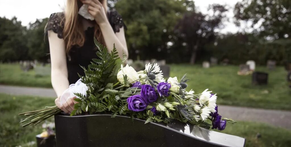 My Sister Refused to Pay a Penny for Our Mom’s Funeral – Then During Her Memorial Speech, Claimed She Had Paid for Everything in Front of All the Guests
