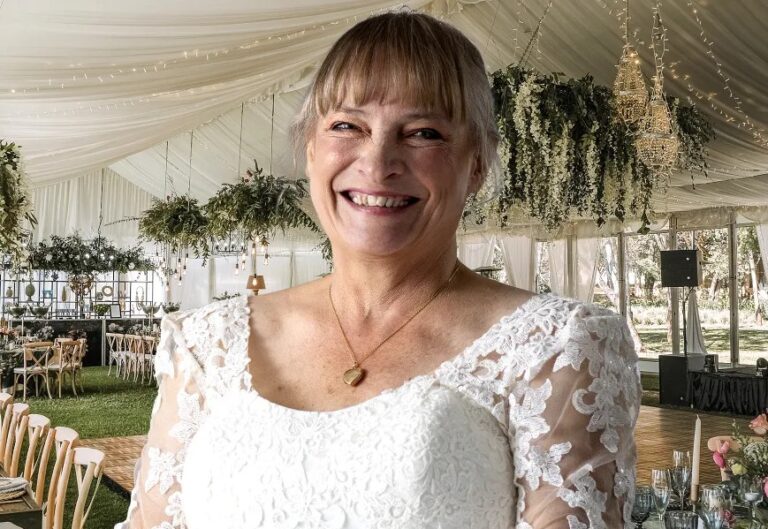 Sassy Mom Seeks Attention by Wearing a White Dress to Her Daughter’s Wedding – But the Bride Outsmarts Her Perfectly