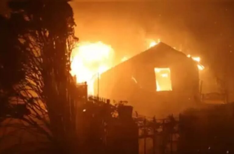 A nursing home caught fire: 9 people died, around 30 were hospitalized.