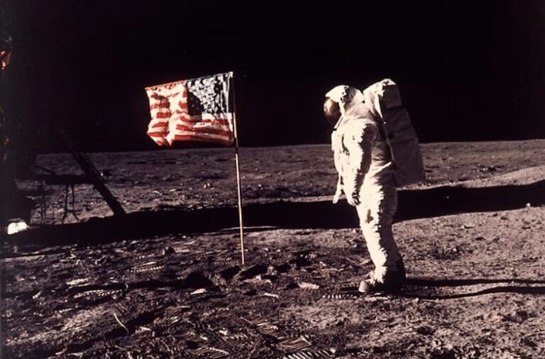 Buzz Aldrin caught  ‘admitting’ Apollo 11 moon landing was faked during Conan O’Brien interview