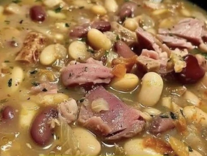 HEARTY BEAN & HAM HOCK SOUP: The Ultimate Comfort Food That Simmers Itself!
