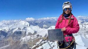 Rescuers abandoned efforts to save woman with broken leg stuck 22,000ft up mountain for at least 10 days