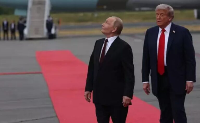 Body language expert ‘reveals’ chilling reason for Putin’s hand gesture after Trump flies nuclear bombers over president’s head