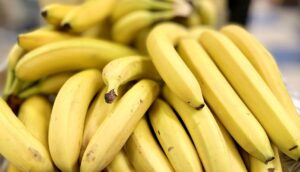 Does Eating Bananas Before Bed Have Any Benefits?