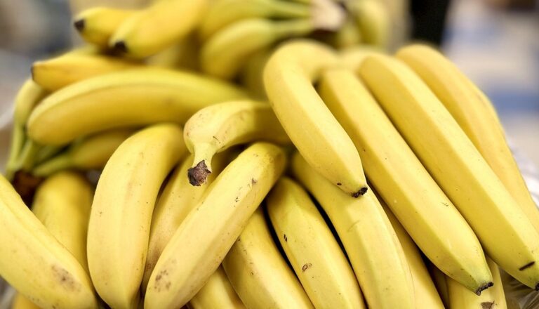 Does Eating Bananas Before Bed Have Any Benefits?