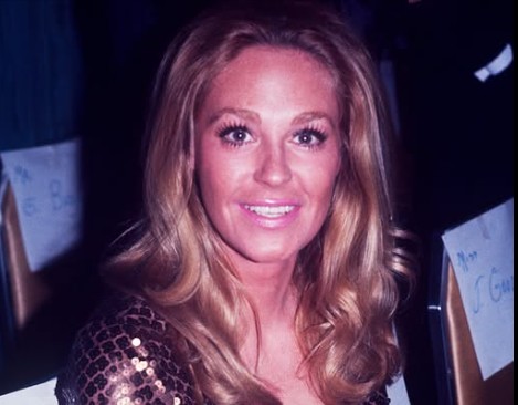 With heavy hearts, we announce the passing of this elegant lady who touched so many hearts