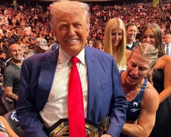 Donald Trump’s Photo Goes Viral After Fans Spot a Surprising Detail