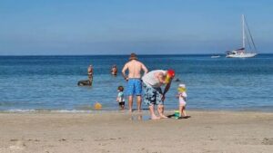 Photo Of Family At Beach Leaves People Creeped Out After Spotting Chilling Detail