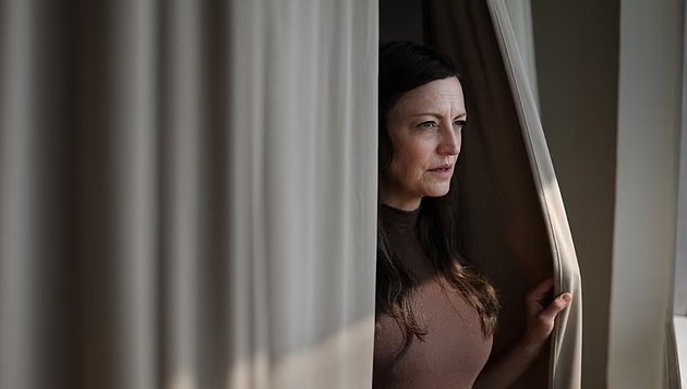 Acclaimed actress, 48, says she plans to die by assisted suicide