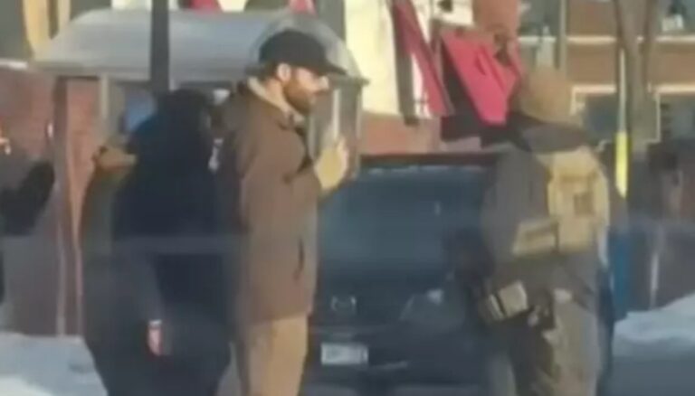 Doctor who tried to help anti-ICE protester Alex Pretti reveals shocking act agents allegedly did after they fatally shot him