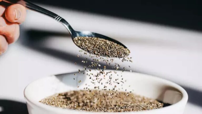 Nutritionist issues warning to people who eat ‘superfood’ chia seeds
