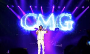 Fans left shocked after beloved singer tragically takes his own life