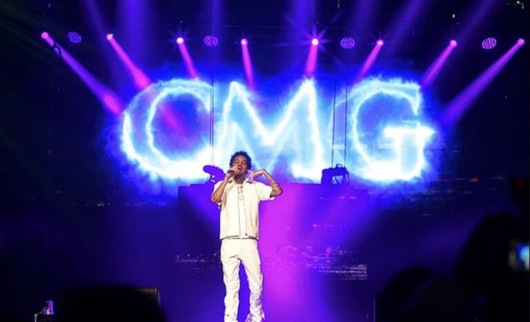 Fans left shocked after beloved singer tragically takes his own life