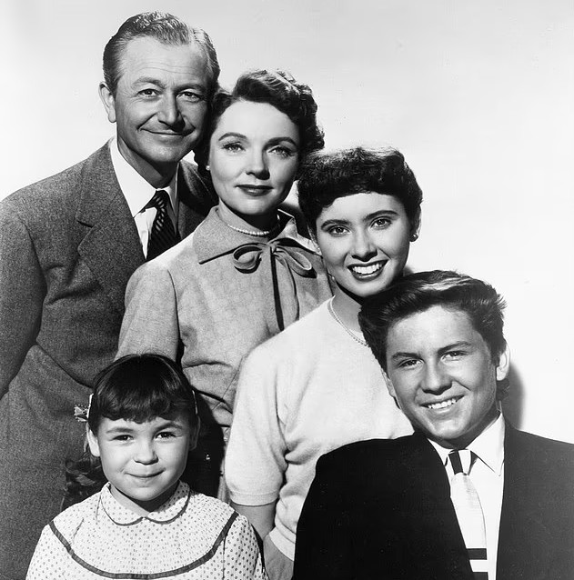 A Hollywood veteran star has died at the age of 80.