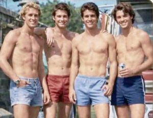 People have been looking at this photo for years — but only a few notice one detail that completely changes how we see the 80s…