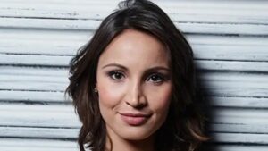 Photographer took pictures of people after one, two and three glasses of wine to show true effects