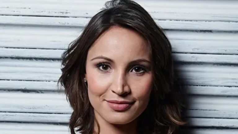 Photographer took pictures of people after one, two and three glasses of wine to show true effects