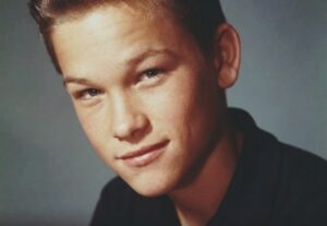 CRUEL BULLIES MADE HIS LIFE A LIVING HELL AND HIS MOM DID THE FORBIDDEN — YET HE BECAME THE MOST HANDSOME ACTOR THE WORLD HAS EVER SEEN