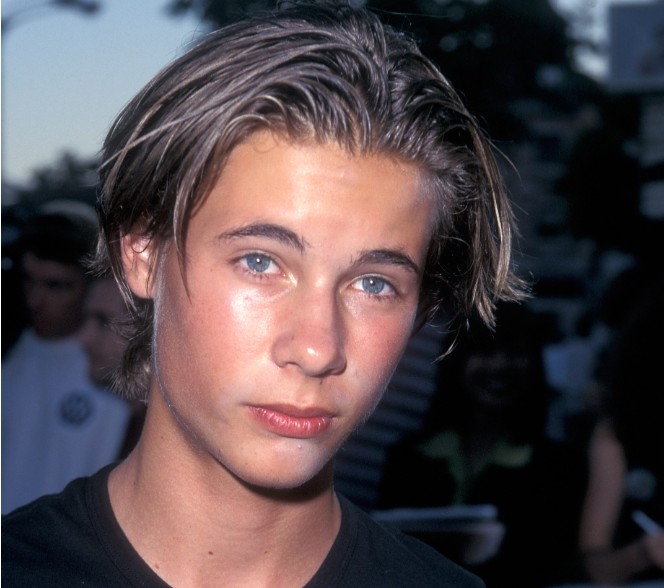 Beloved ’90s heartthrob has stepped away from Hollywood and is now embracing life as a father of three