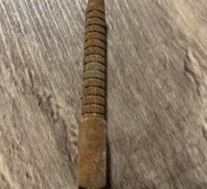 “Found this yesterday on a country road. Any ideas?” a confused netizen asked….