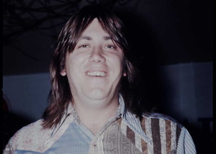 With great sadness, we share the devastating news that this legendary rock musician, who gave us so many unforgettable hits, has passed away. 😭💔