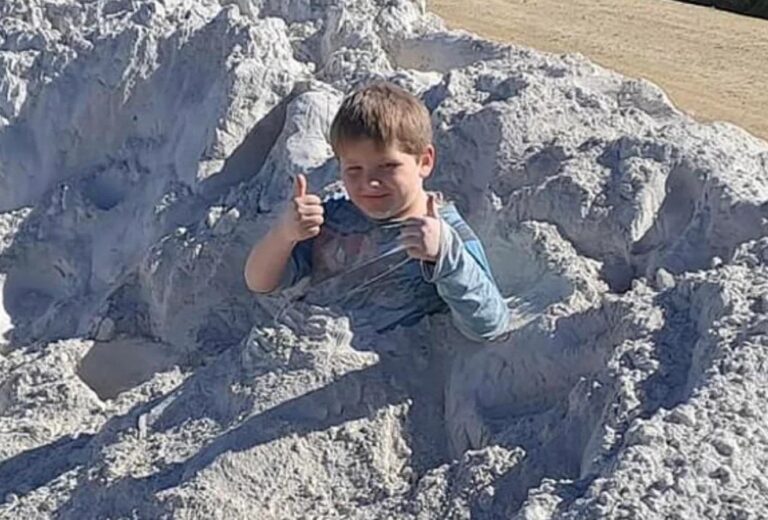 FAMILY TAKES FINAL PHOTO OF LITTLE BOY MINUTES BEFORE HE’S PRONOUNCED DEAD