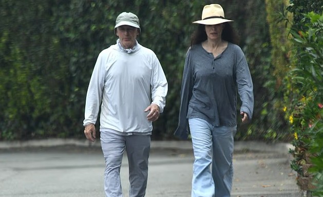 Hollywood golden couple of 44 years seen on rare outing