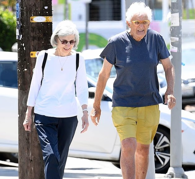 70s Sitcom Star Enjoys a Rare Outing — But Can You Guess Who He Is?