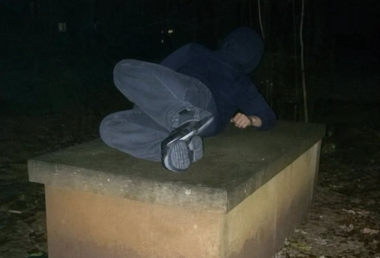 This man slept on his mother’s grave every day until one morning he…