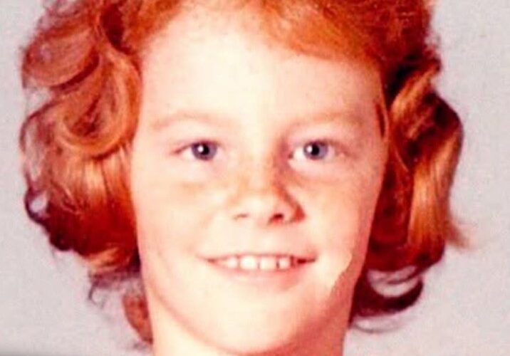 Guess the girl in this pic: She lived with a ‘cruel’ dad yet became country star & found true love after ex divorced her for her friend